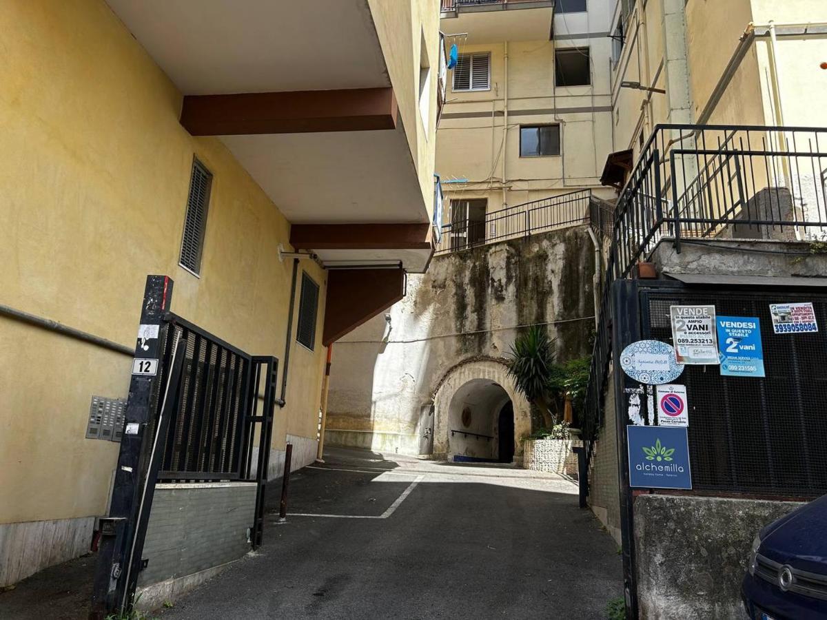 Ferienwohnung A Casa Di Roberta Salerno Exterior foto